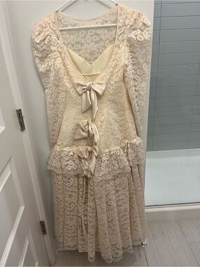 Elegant Cream Lace Long-Sleeve Peplum Dress